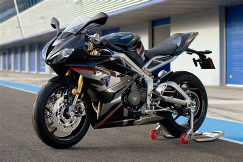 triumph daytona moto2 765